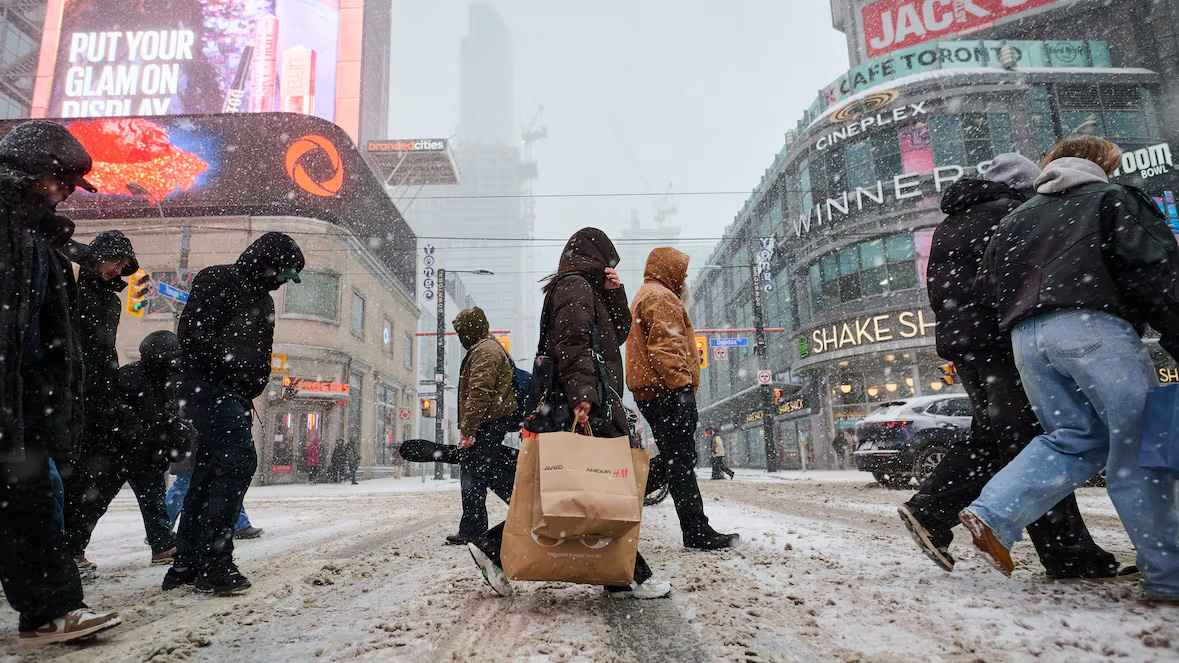 Zimowy atak po świętach. Śnieg, mróz i zamiecie w całej Kanadzie