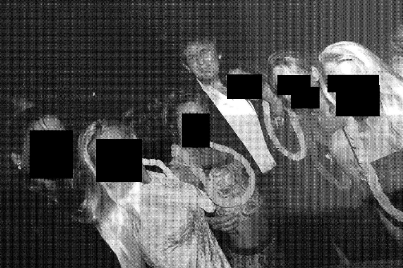 Demokraci ujawniają zdjęcia z posiadłości Epsteina. „To nic wielkiego” – komentuje Trump