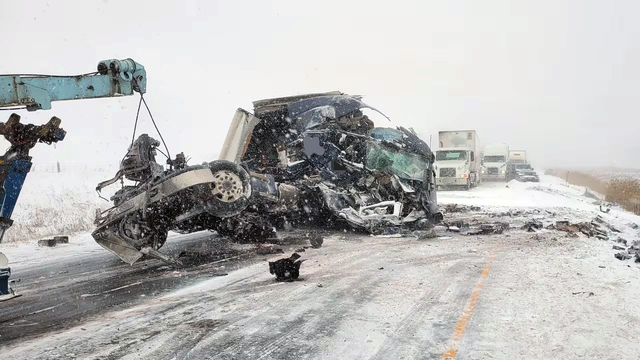 150 wypadków w GTHA. Zimowa pogoda sparaliżowała drogi