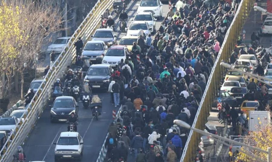 Iran na krawędzi załamania gospodarczego. Na ulicach Teheranu ponownie narasta napięcie