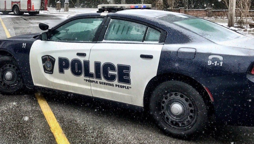 Skradziony samochód uderzył w radiowóz, sprawca zatrzymany i postawiony w stan oskarżenia