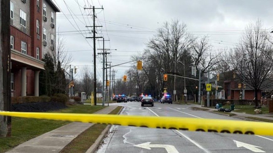 Policjant ranny od kuli podczas interwencji związanej ze sporem o płot w Welland w Ontario