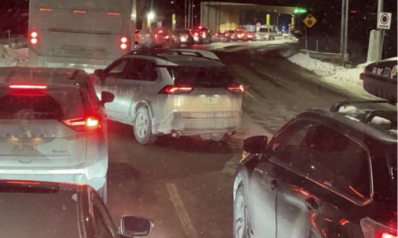 Zdjęcia na granicy z USA, wyższe opłaty na mostach. Uciążliwe zmiany dla podróżnych