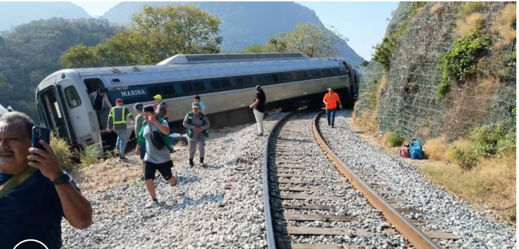 Co najmniej 13 osób zginęło w wyniku wykolejenia się pociągu Interoceanic w Oaxaca