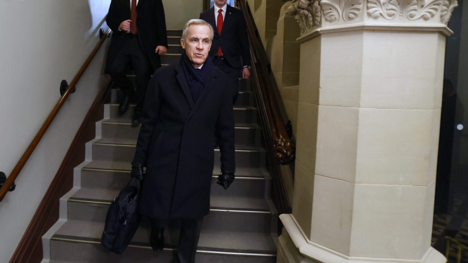 Carney wrócił do Ottawy, ale na krótko