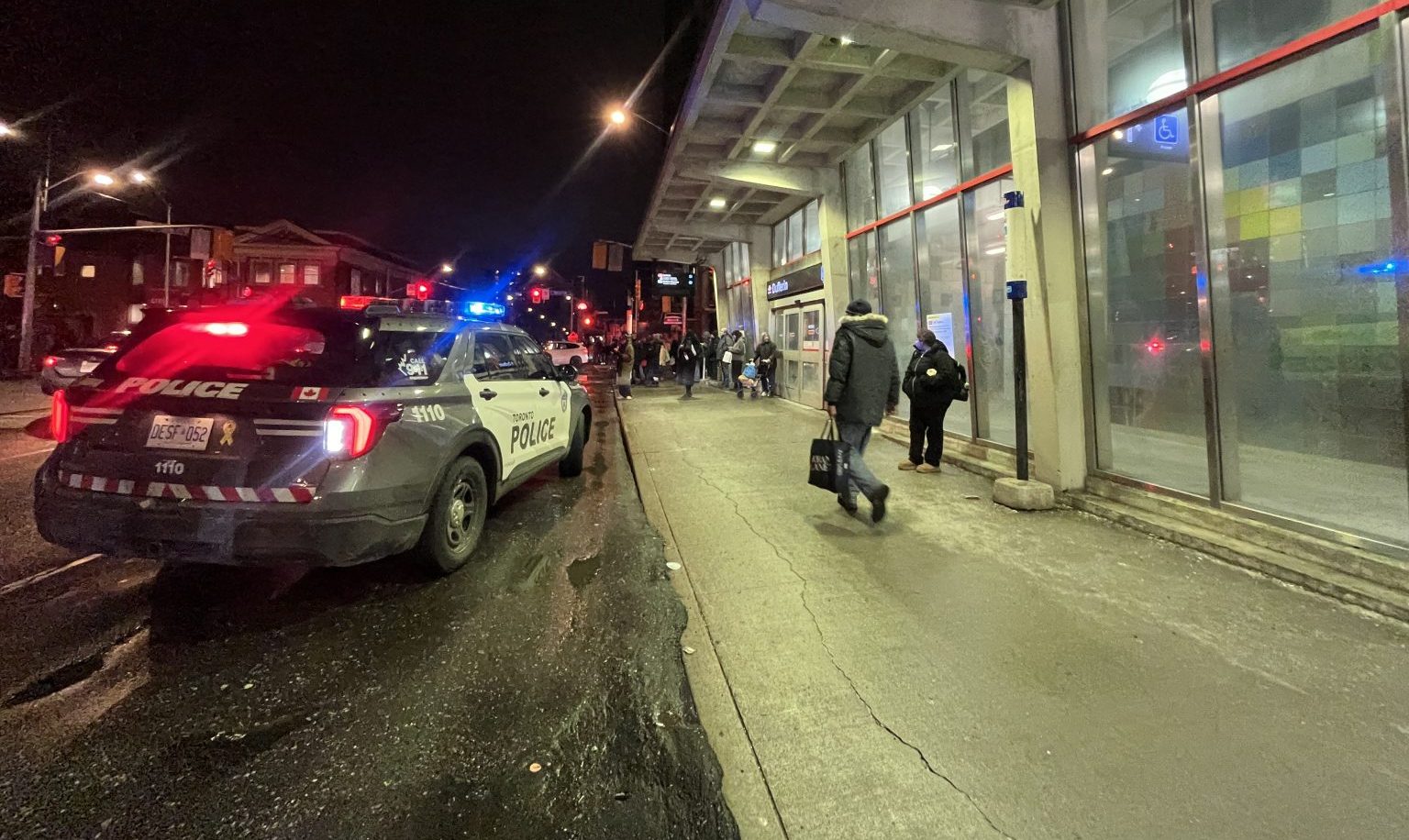 Dwie osoby ranne w ataku nożem na stacji Dufferin