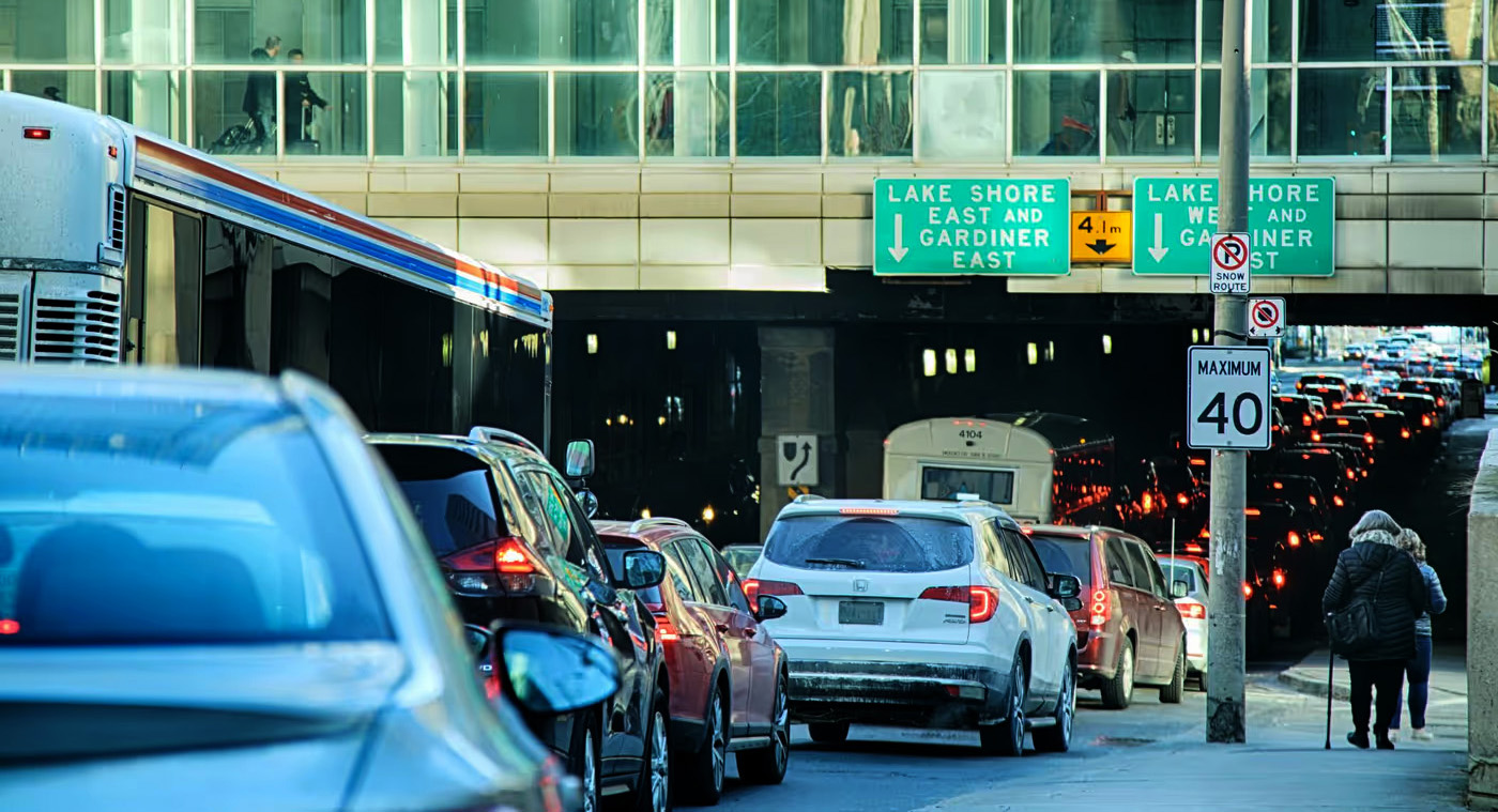 Torontońscy kierowcy spędzają rocznie w korkach ponad 4 doby