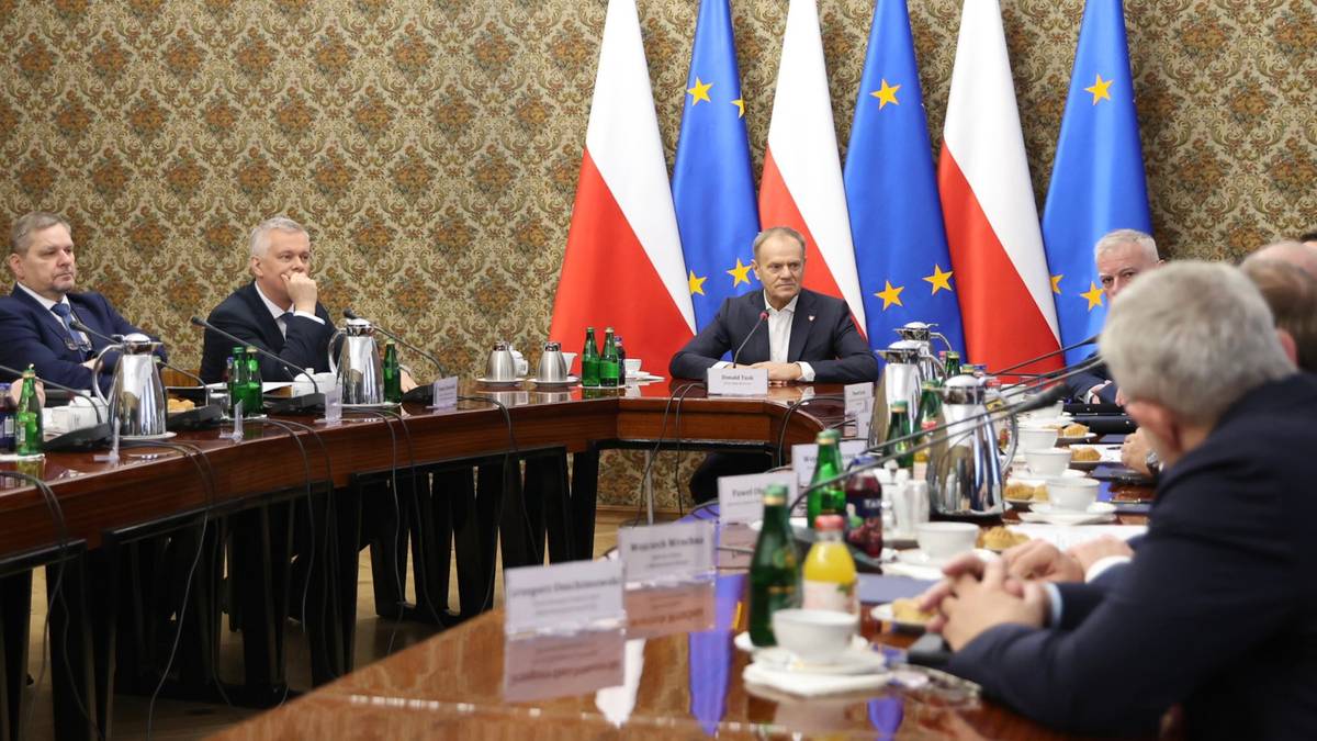 Tusk zwołuje naradę w sprawie cyberataków na energetykę