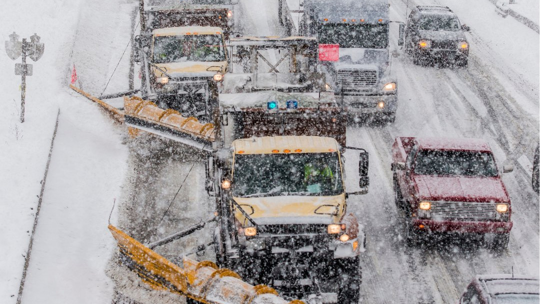 Zadzwonił na 911, bo śnieżne pługi jechały za wolno