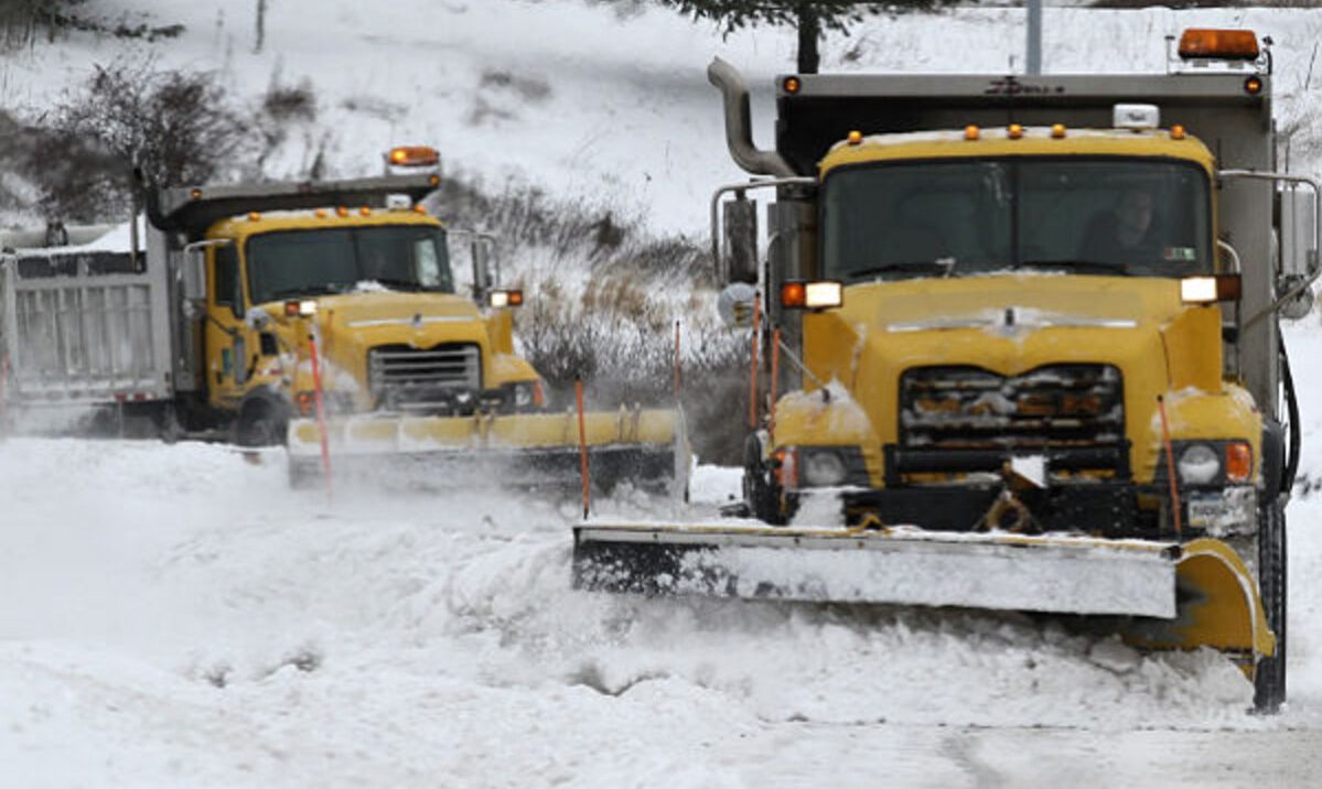 Prywatne firmy odśnieżające alarmują — brakuje soli drogowej
