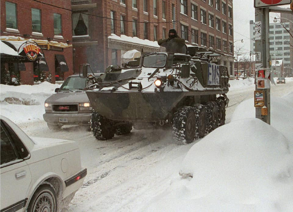 Burza śnieżna ’99: gdy żołnierze ratowali sparaliżowane Toronto