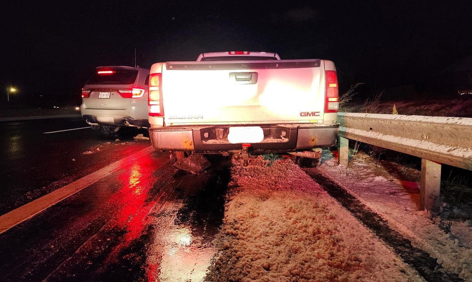 Pijany kierowca jechał po QEW ciężarówką na trzech kołach