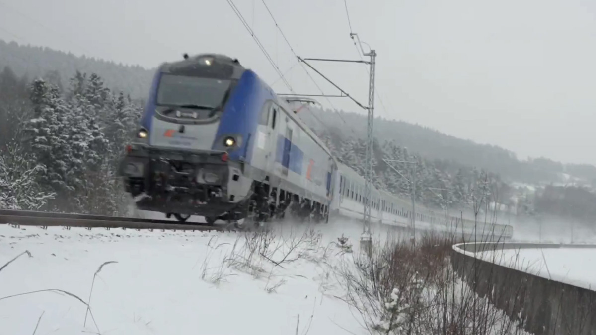 Paraliż kolei w całym kraju. Odwołane pociągi i opóźnienia