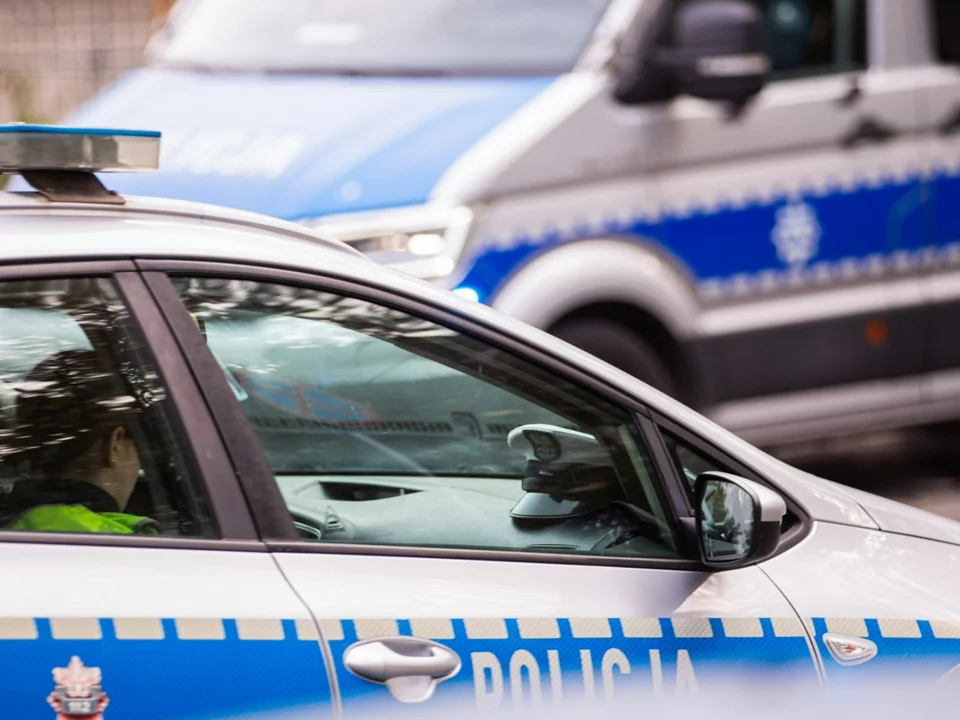 Mężczyzna zabarykadował się w mieszkaniu w Lęborku i groził kobiecie