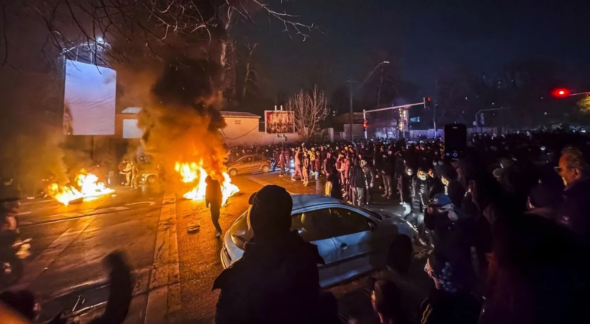 Protesty w Iranie i odpowiedź USA. Narasta presja dyplomatyczna i wojskowa