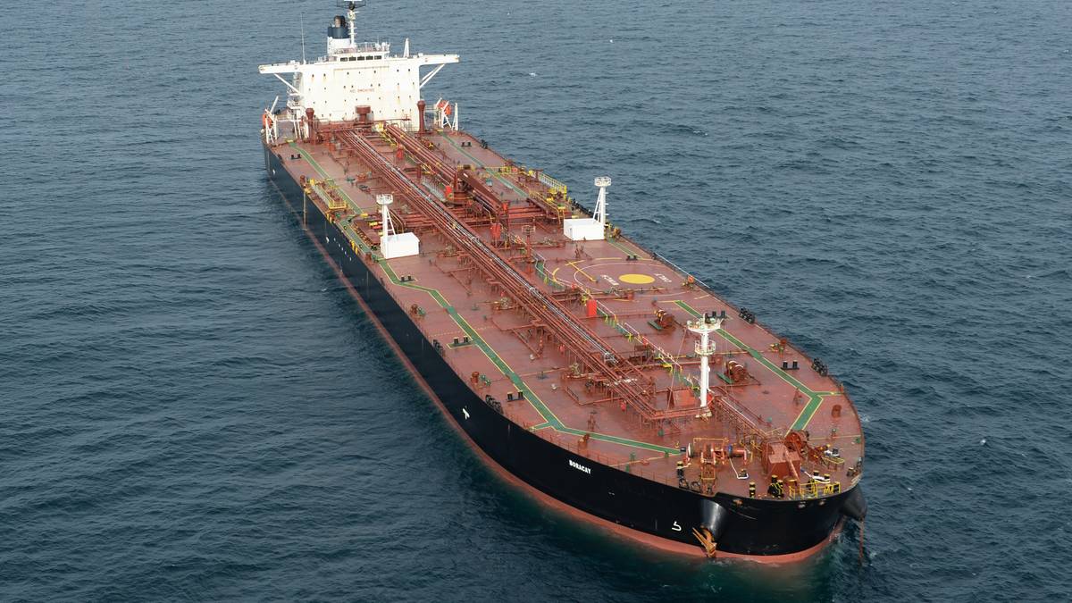 Rosyjski okręt podwodny w eskorcie tankowca ściganego przez USA