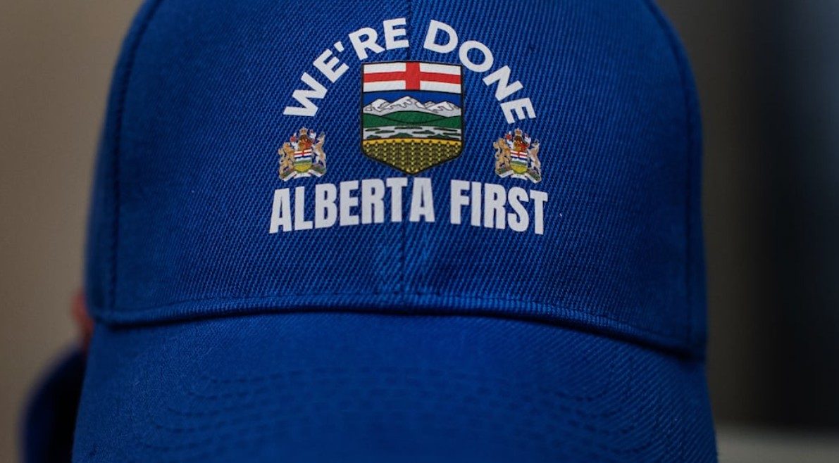 Premier Kolumbii Brytyjskiej uważa, iż separatyści z Alberty szukający wsparcia w USA dopuszczają się „zdrady stanu”