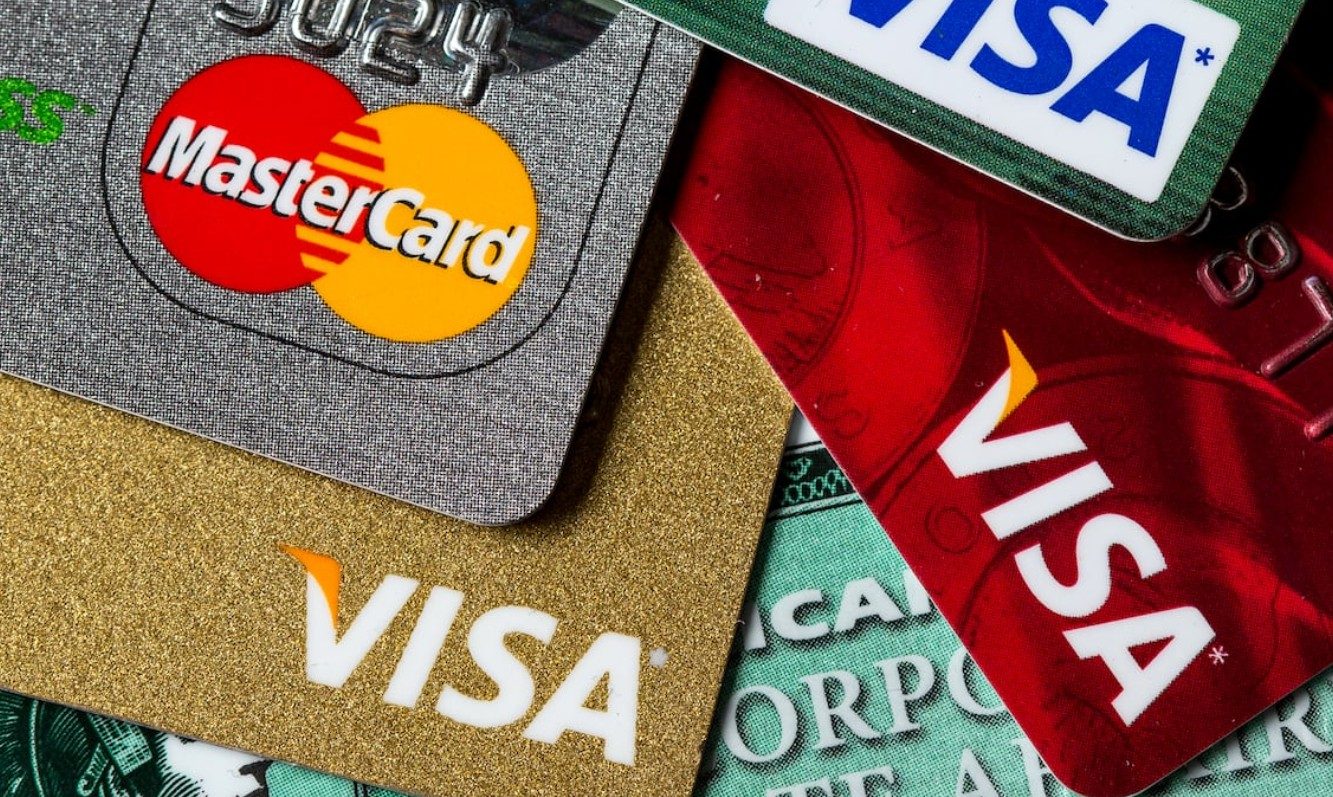 Donald Trump chce wprowadzić limit oprocentowania kart kredytowych na poziomie 10 procent