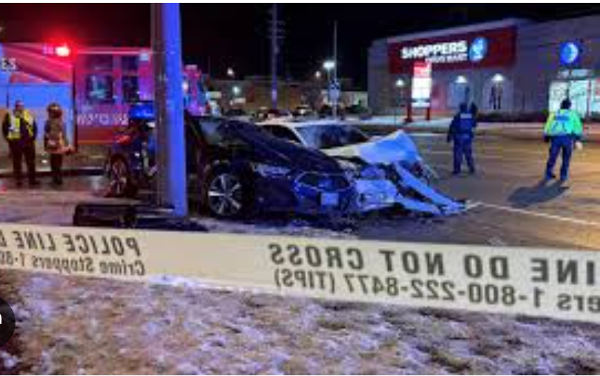 Skradzony samochód staranował radiowóz: zatrzymano trzy osoby