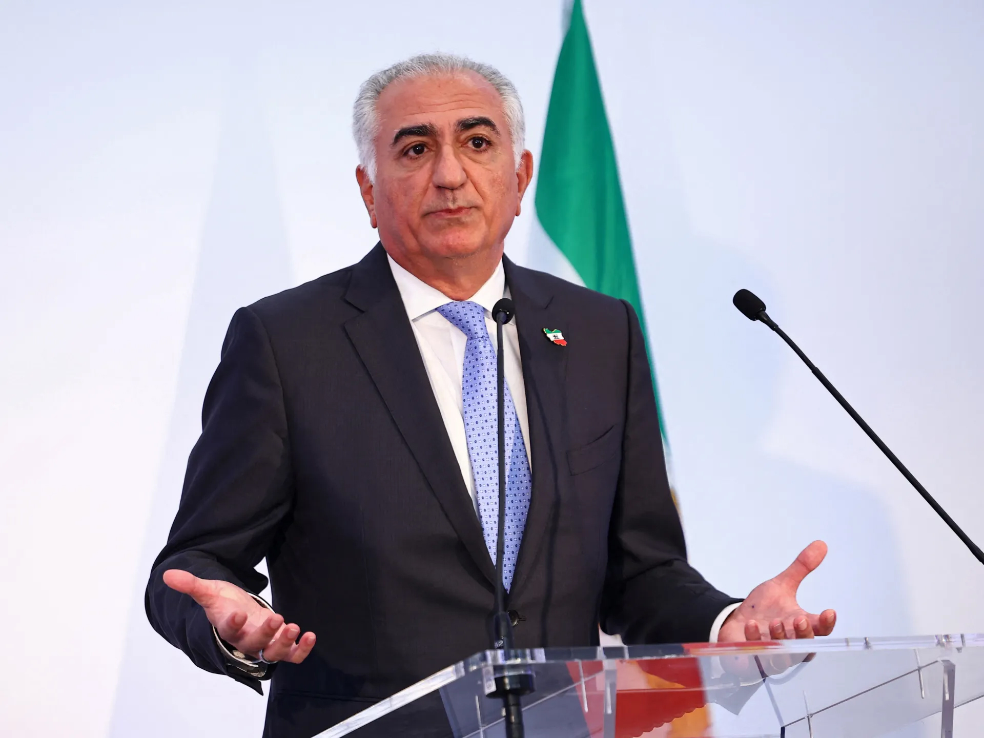 Syn obalonego przez islamistów szacha apeluje do armii Iranu