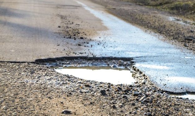 Drogi w Toronto zniszczone po zimie. Miasto zaczyna masowe łatanie dziur