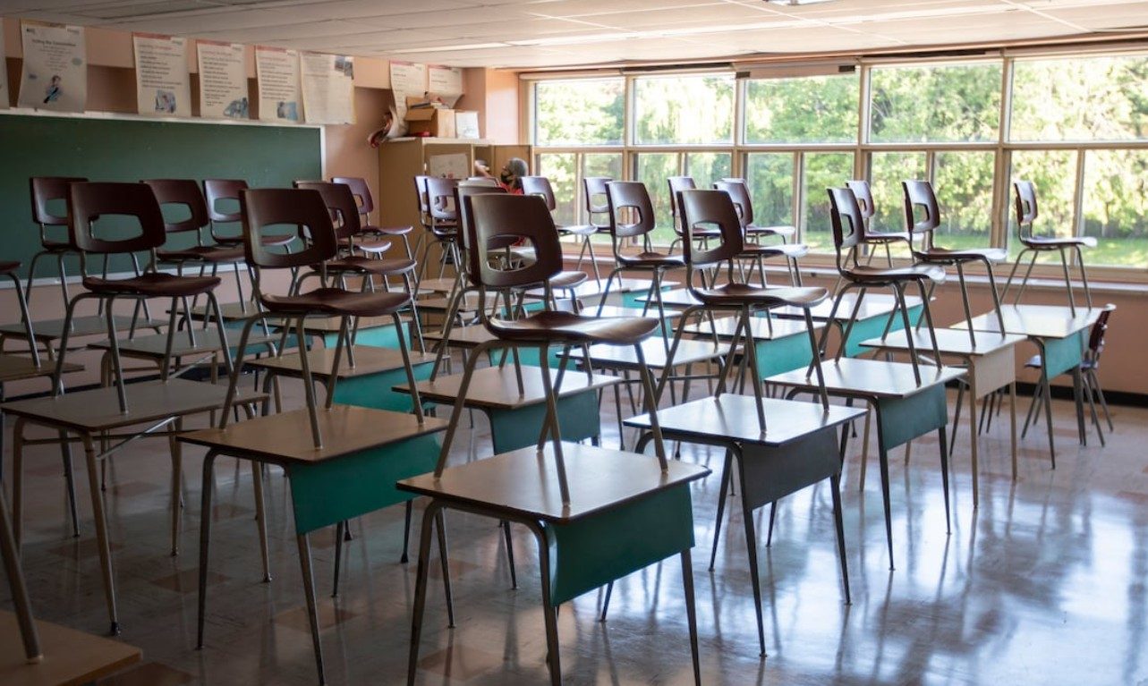 Dziesiątki pracowników szkół w Montrealu straciło pracę, zostało zawieszonych albo samo odeszło po wprowadzeniu nowego prawa w Quebecu