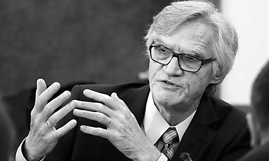 Zmarł Kazimierz Nowaczyk. Był szefem podkomisji smoleńskiej