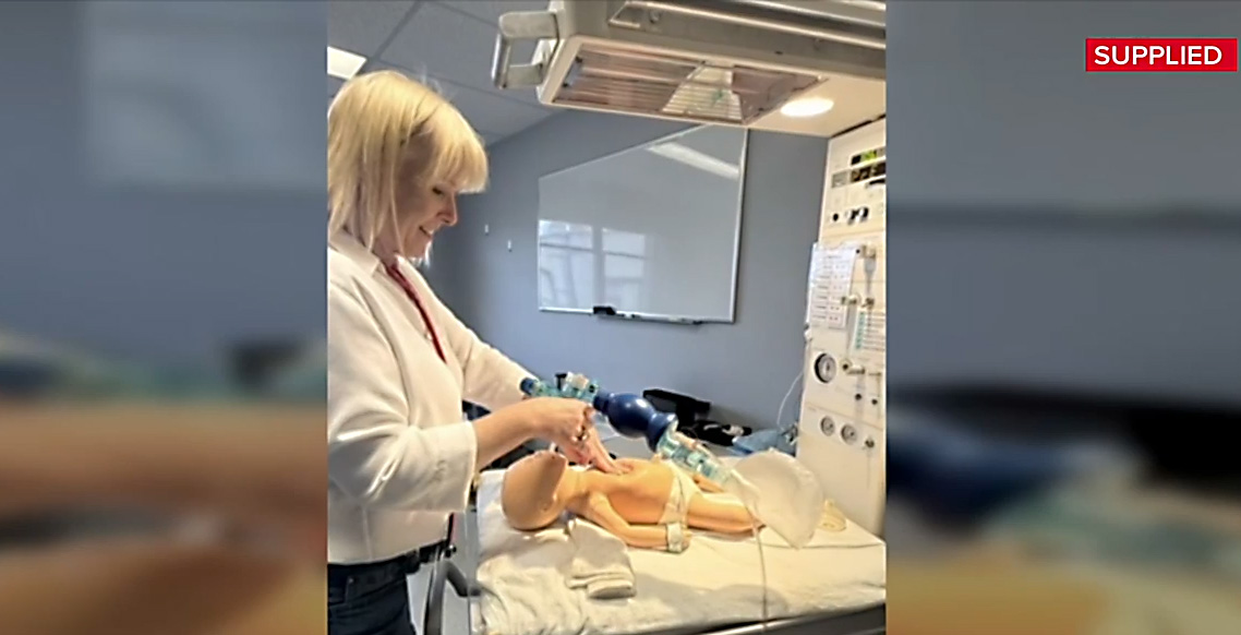 Braki kadrowe i biurokracja. Położna bez pracy przez błąd w systemie