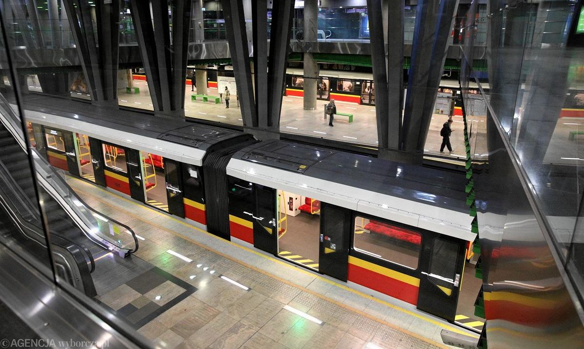 Hiszpańscy graficiarze zatrzymali metro na warszawskim Wawrzyszewie i pomalowali wagony