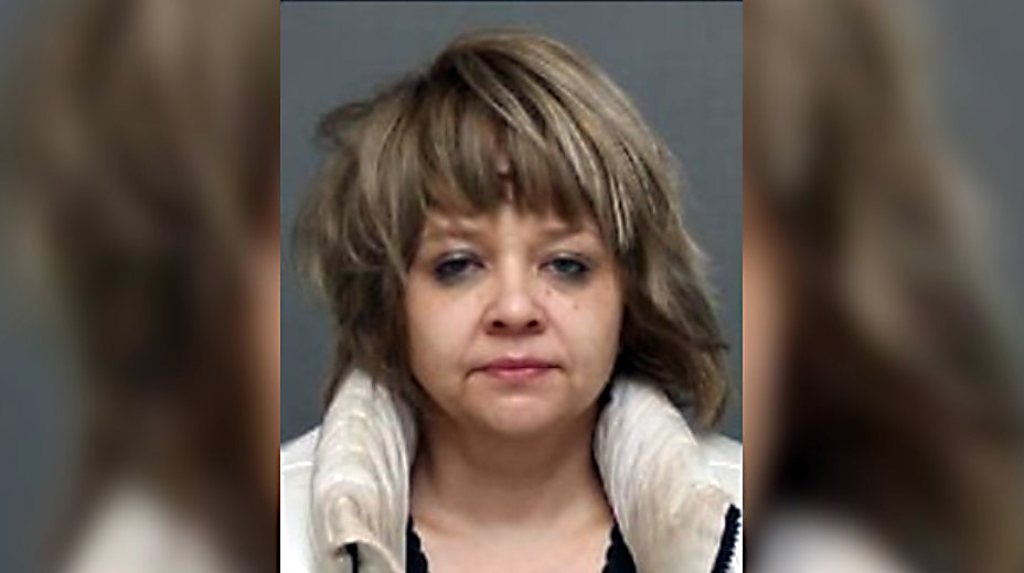 Policja poszukuje kobietę podejrzaną o serię kradzieży