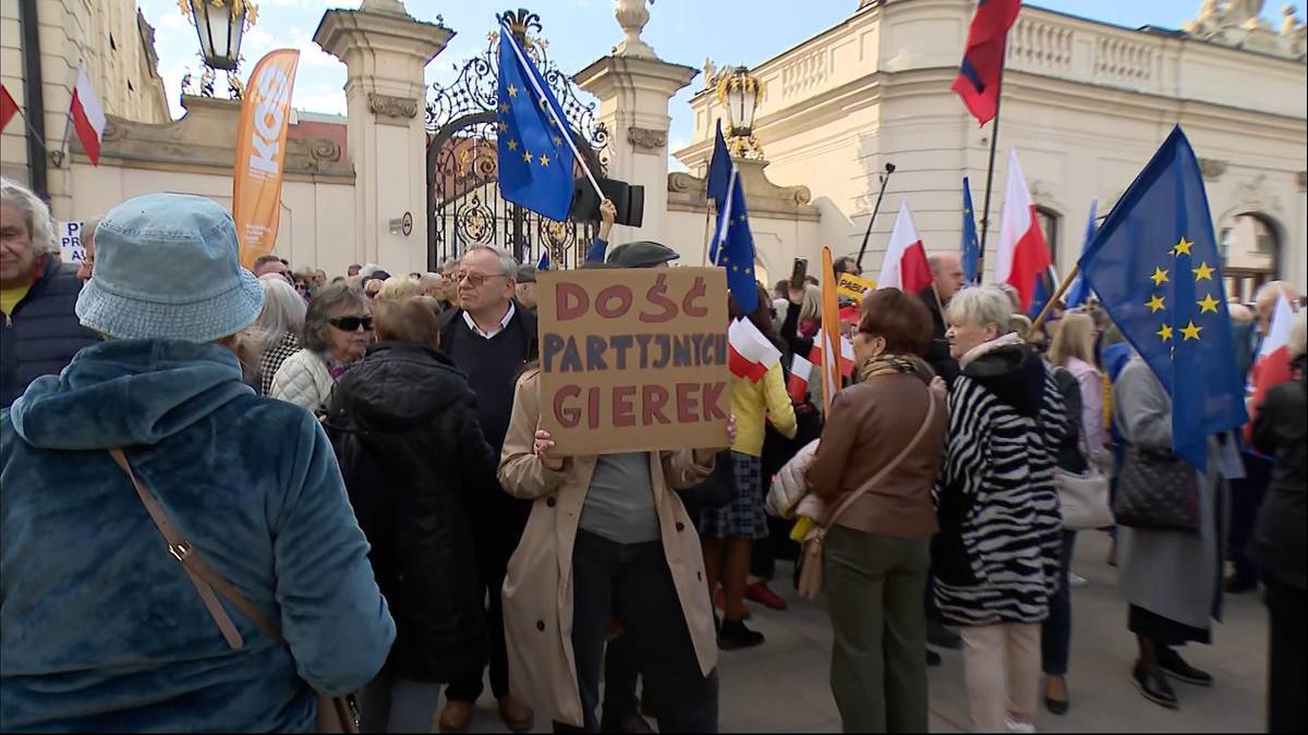 Protest „Chcemy być SAFE” przed Pałacem Prezydenckim