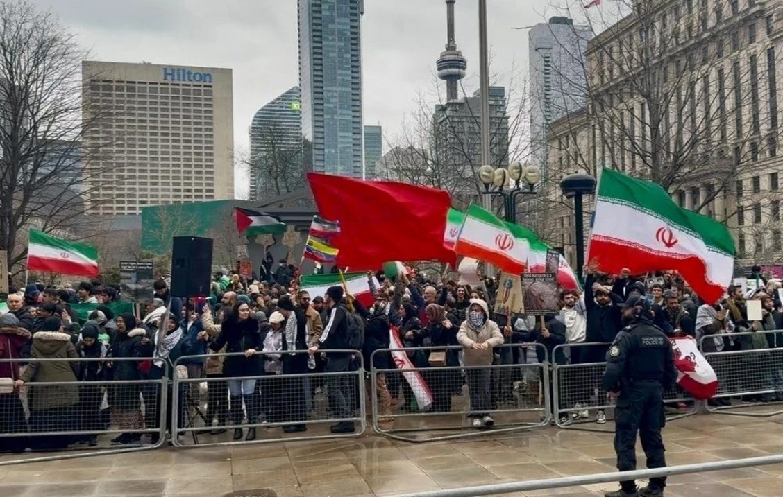 Spór o wojnę w Iranie przeniósł się na ulice Toronto