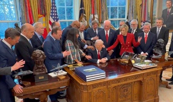 Chrześcijańscy liderzy modlili się za Donalda Trumpa w Gabinecie Owalnym w czasie napięć z Iranem