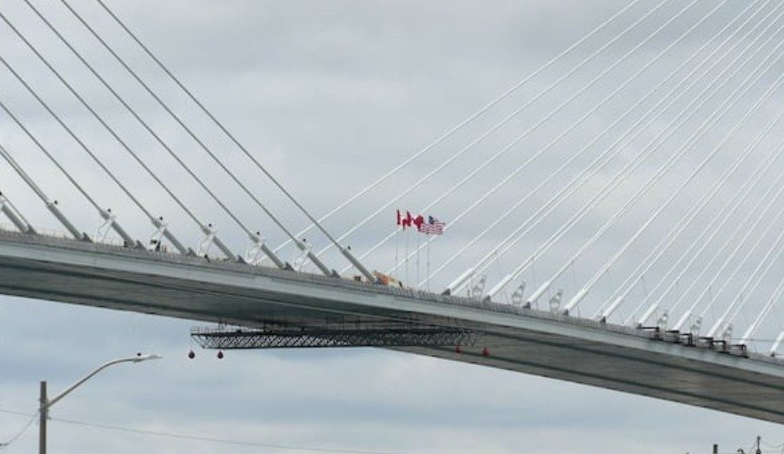 Przejazd przez nowy most do USA dla samochodów osobowych będzie kosztował 8 dolarów