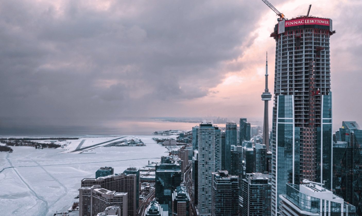 Najwyższy budynek w Kanadzie niemal gotowy – konstrukcja osiągnęła ostatnią kondygnację