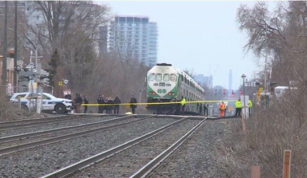 Tragiczny wypadek w Mississauga: nastolatek zginął pod kołami pociągu GO