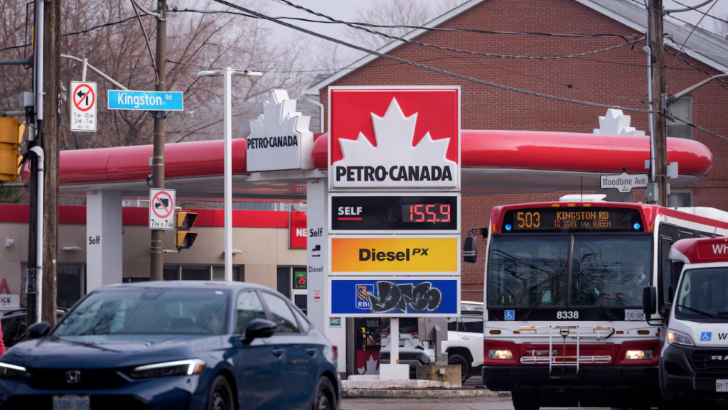 Ceny ropy naftowej gwałtownie wzrosły do najwyższych poziomów od lat w obliczu eskalacji wojny z Iranem