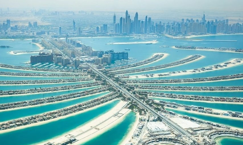 Zjednoczone Emiraty Arabskie opuszczają OPEC i OPEC+.  W tle naciski Trumpa na obniżenie ceny ropy 