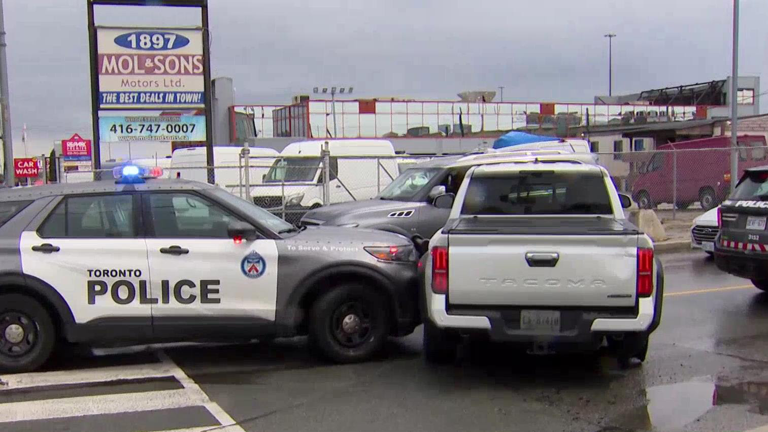 Samochodowy pościg i seria kolizji w North York. Dwie osoby zatrzymane