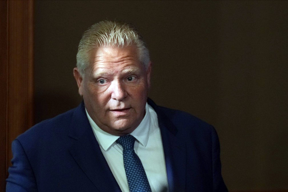 Afera z odrzutowcem uderza w notowania premiera Forda