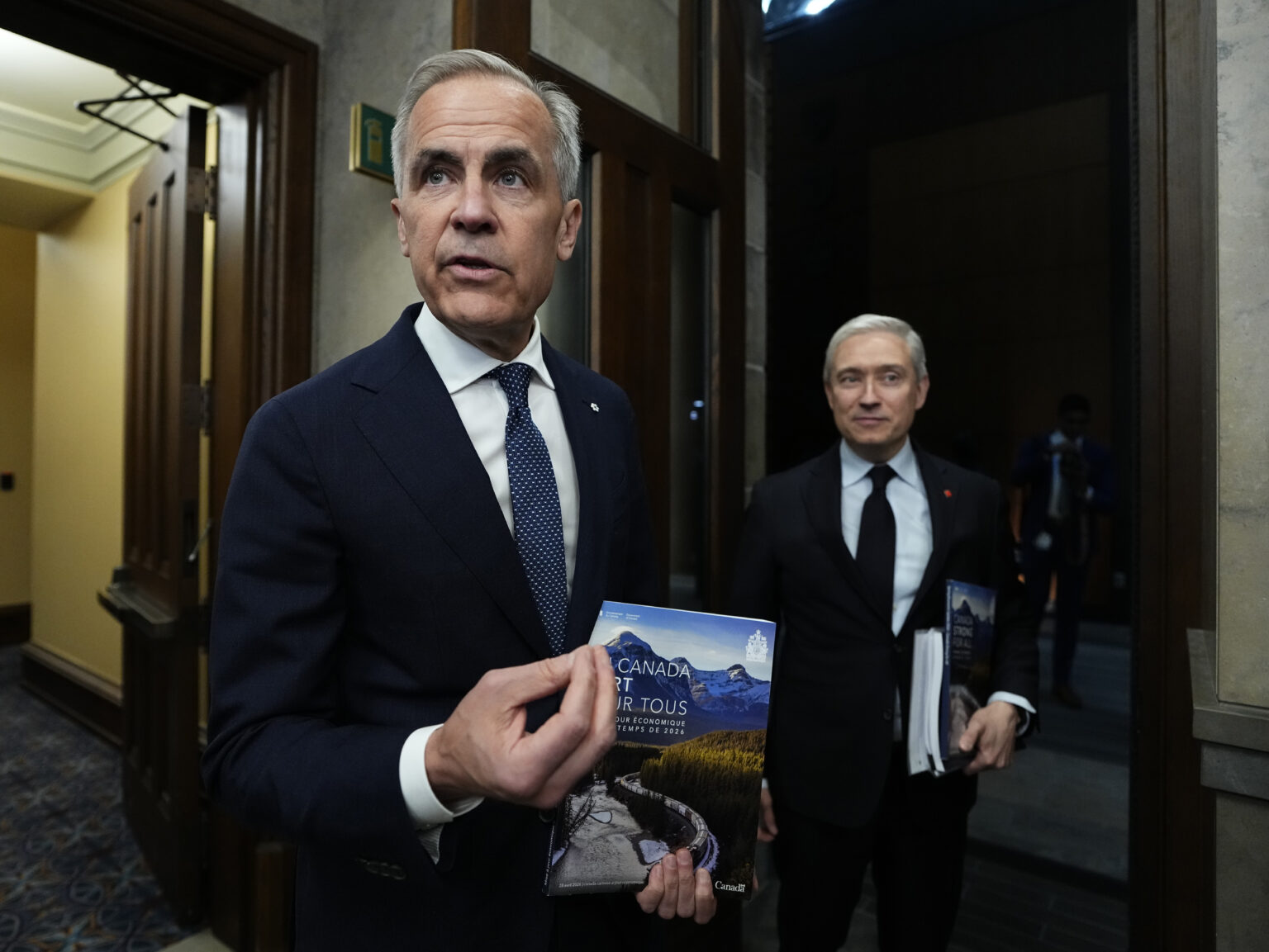 Ottawa: więcej pieniędzy w budżecie, ale rosną obawy