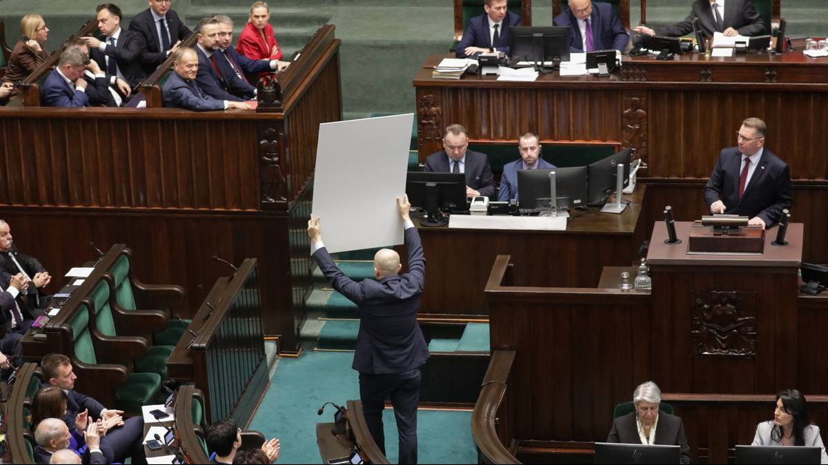 Awantura w Sejmie. Posłowie wykluczeni z obrad