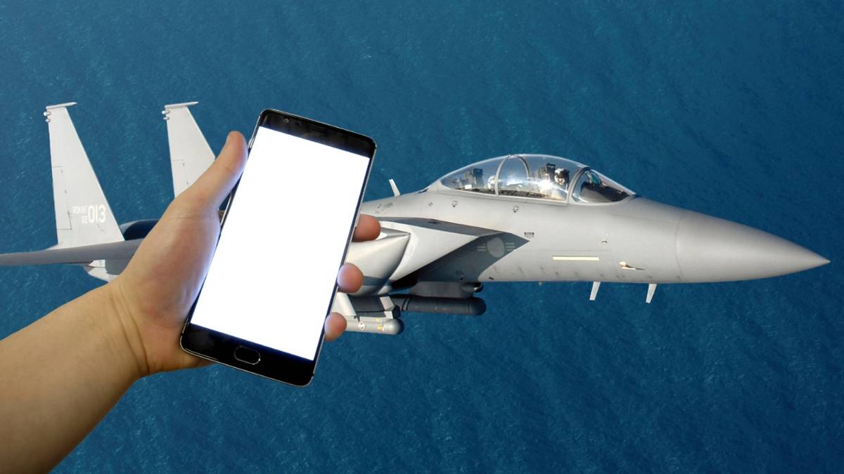 Myśliwce zderzyły się w powietrzu. Wszystko przez „selfie” pilota