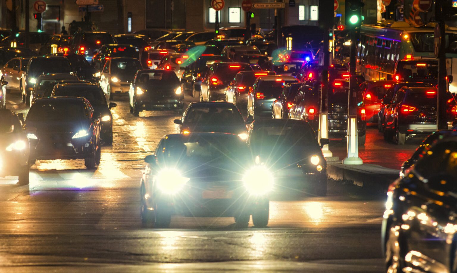 Transport Canada pyta kierowców o reflektory LED