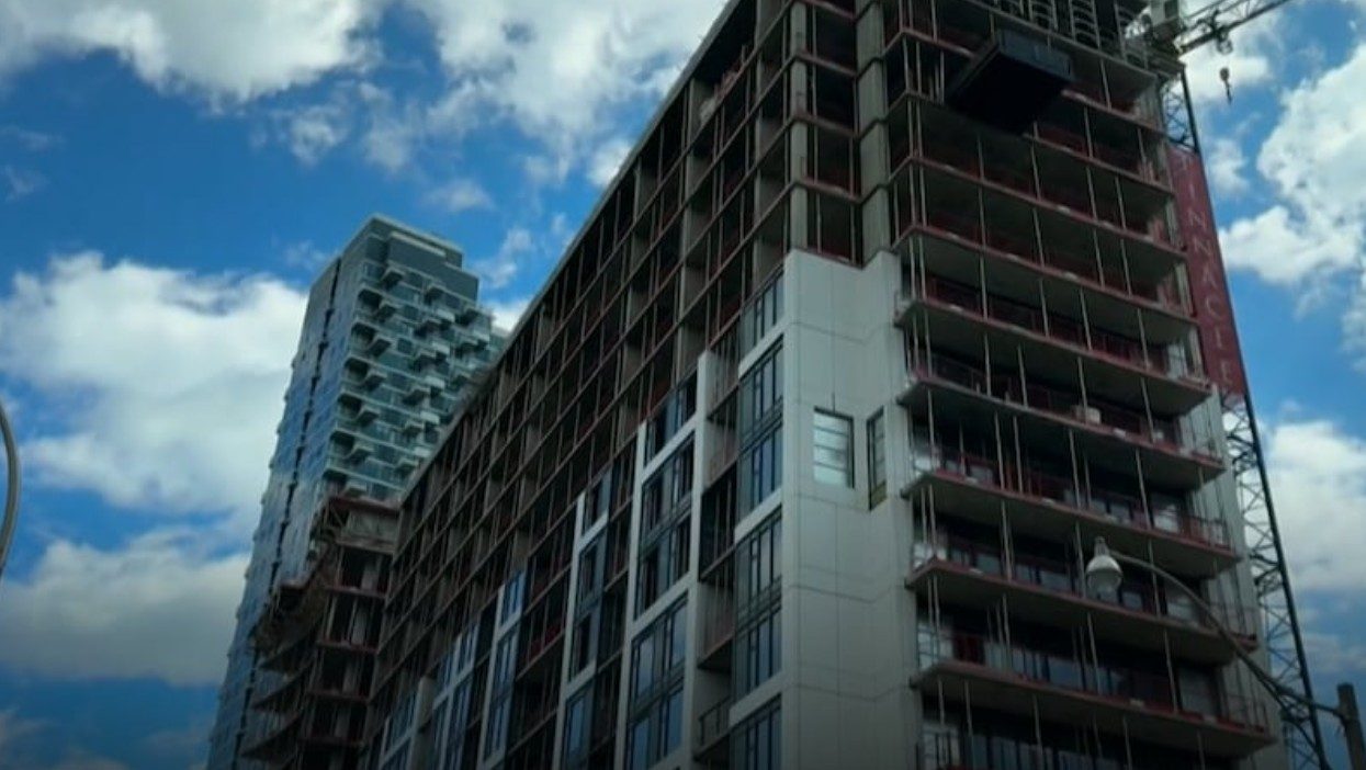 Kupili condominium w Toronto z planu teraz muszą dopłacać z własnej kieszeni