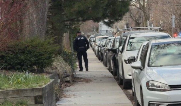 Policja w Toronto: Dziecko znalezione na tylnym siedzeniu auta zmarło w szpitalu