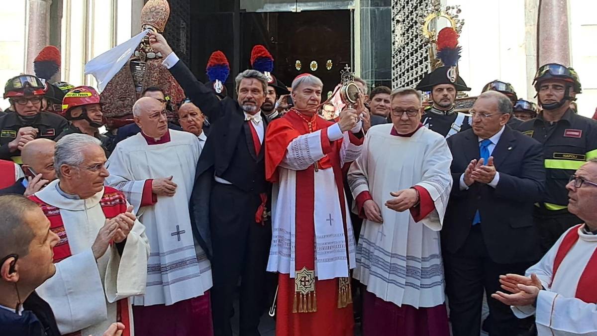 Cud św. Januarego w Neapolu. Wierni znów świadkami zjawiska