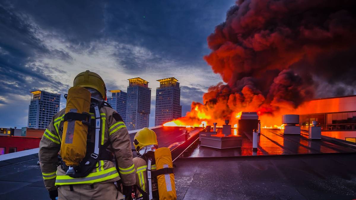Gigantyczny pożar apartamentowca. Zaczęło się od grilla