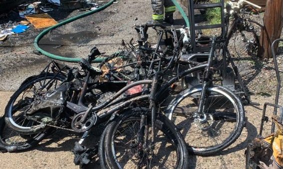 Strażacy ostrzegają przed bateriami e-bike’ów