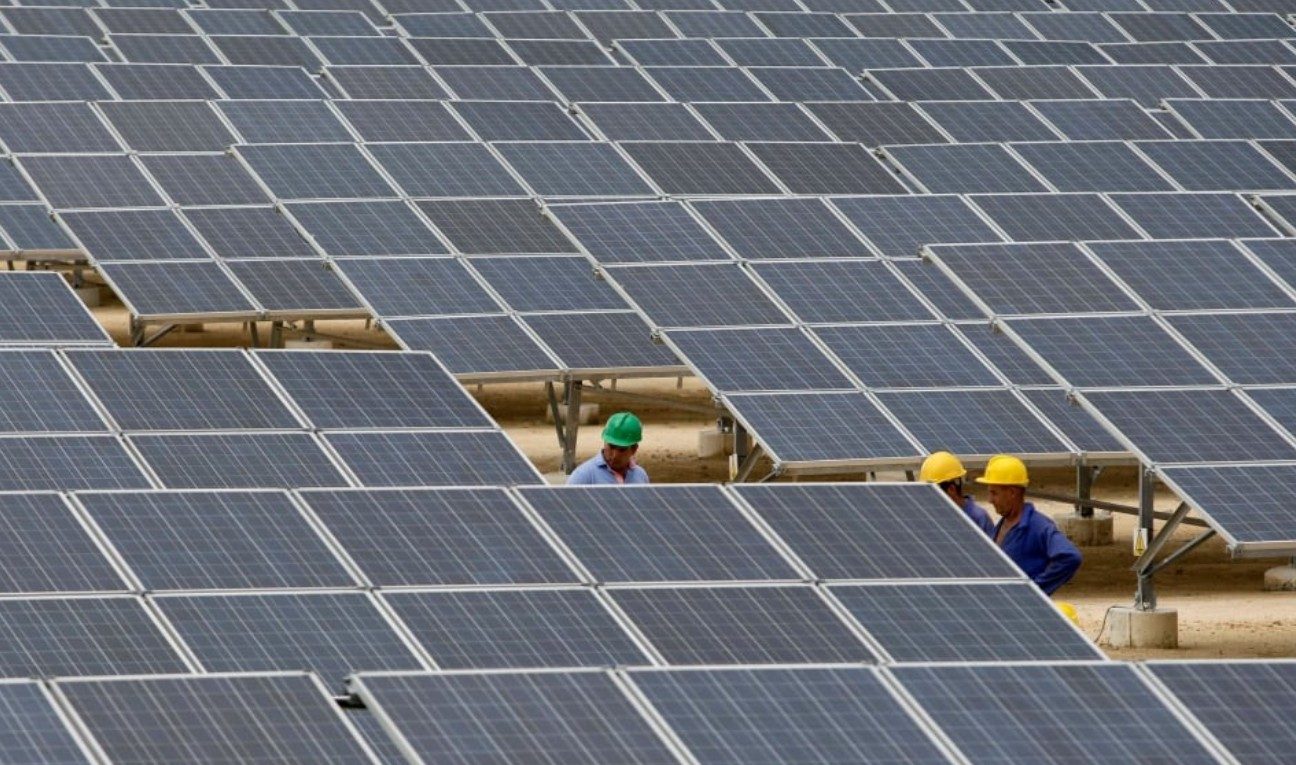 Kuba bez ropy stawia na słońce – Chiny napędzają energetyczną rewolucję na wyspie